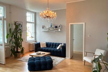 Premium Deluxe-Maisonette - Wohnraum mit großer Ledercouch