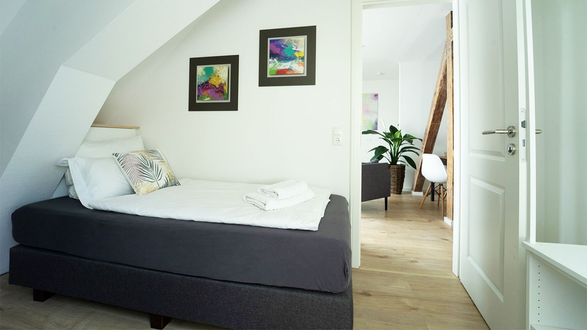 Premium Auszeit Suite - Schlafraum 2 mit zwei Einzel-Boxspringbetten