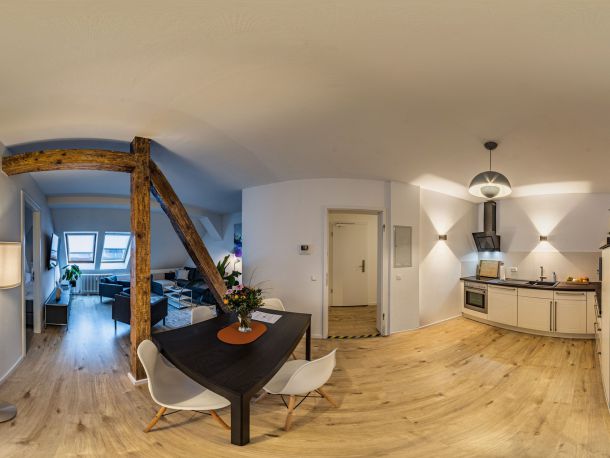 Musikviertel Leipzig | Auszeit Suite | Küche / Wohnen Panorama-Ansicht