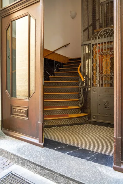 Musikviertel Leipzig - Ferdinand-Rhode-Straße 16 -  Eingang, Treppe und Aufzug