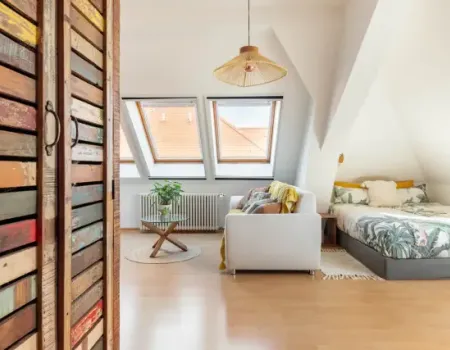 Musikviertel Leipzig - Wohlf&uuml;hl-Oase - G&auml;stezimmer 2 - gro&szlig;e Dachfenster - Schlafnische