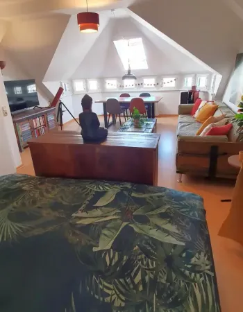 Musikviertel Leipzig - Wohlf&uuml;hl-Oase - Raum 1 - Vom Doppelbett Blick in den Raum