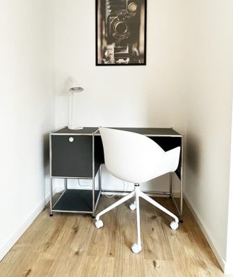 Premium Auszeit Suite - Arbeitsbereich im Wohnzimmer