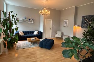 Musikviertel Leipzig - Premium Kingsize-Suite- Wohnraum mit Kronleuchte