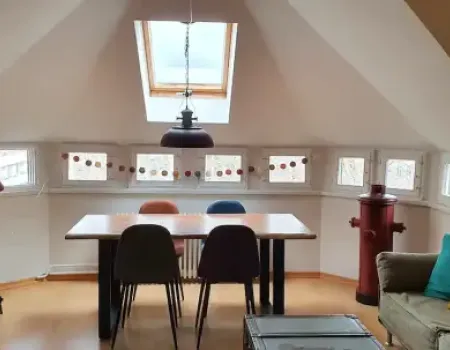 Musikviertel Leipzig - Wohlf&uuml;hl-Oase - G&auml;steraum 1 - Essbereich mit Dachfenster f&uuml;r viel Licht