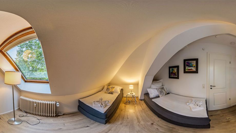 Premium Auszeit Suite - Schlafraum 2 mit zwei Einzel-Boxspringbetten