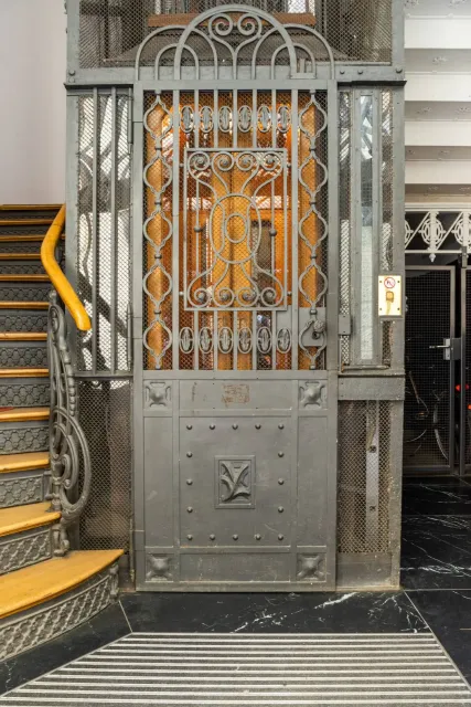 Musikviertel Leipzig - Ferdinand-Rhode-Stra&szlig;e 16 -  Aufzug und Aufgang