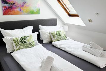 Premium Auszeit Suite - Schlafraum 1 mit Boxspring-Doppelbett