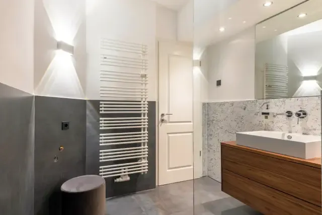 Musikviertel Leipzig - Wohlf&uuml;hl-Oase - Luxus-Badezimmer mit Handtuchheizk&ouml;rper